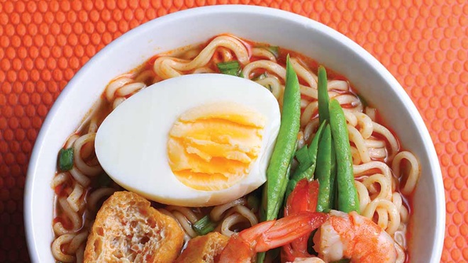 bowl of noodles with vegetable prawn and egg